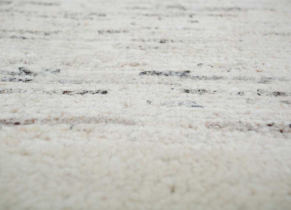 manifest ivory wool hand knotted Rug - CloseUp