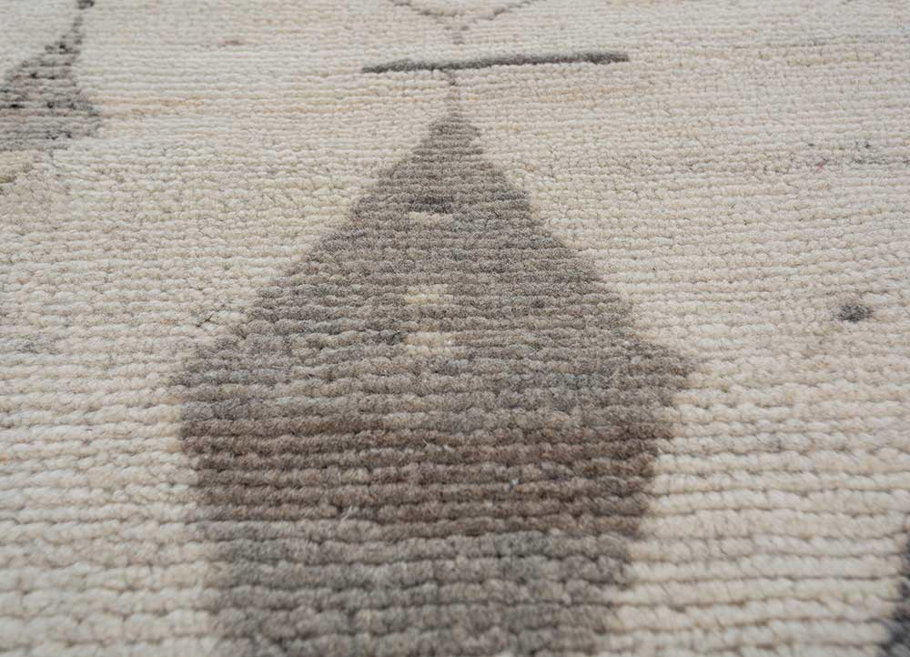 manifest ivory wool hand knotted Rug - CloseUp