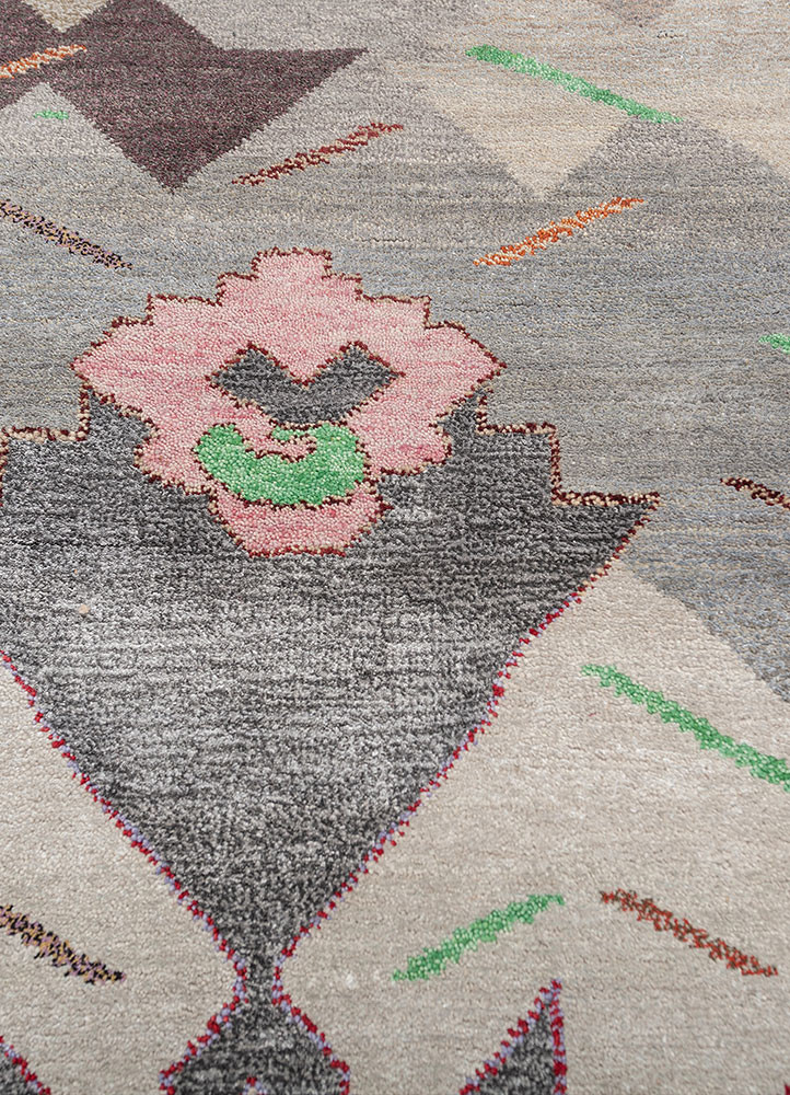 freedom manchaha grey and black wool and bamboo silk hand knotted Rug - CloseUp