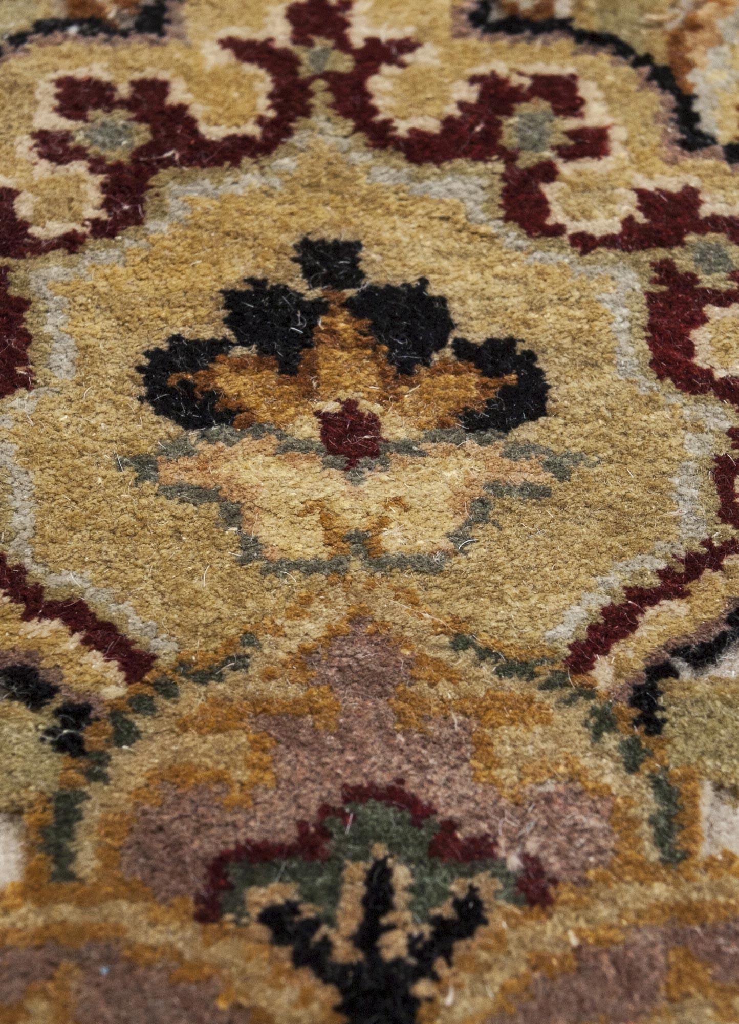 aurora ivory wool and silk hand knotted Rug - CloseUp aurora ivory wool and silk hand knotted Rug - CloseUp