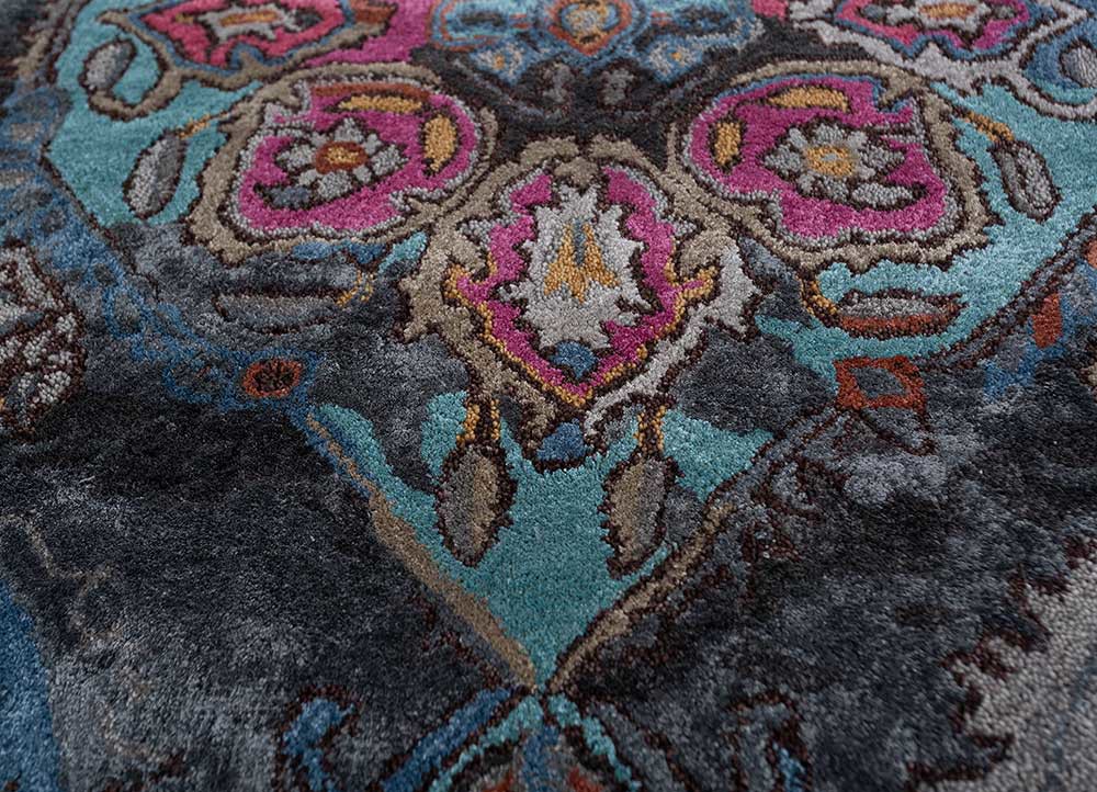 mythos grey and black wool and viscose hand tufted Rug - CloseUp