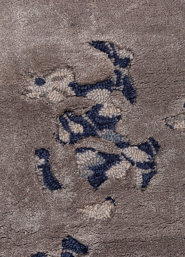 mythos grey and black wool and viscose hand tufted Rug - CloseUp