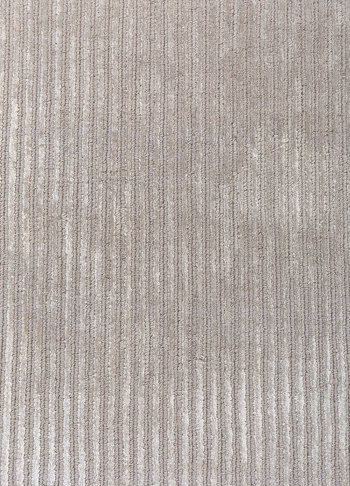 aprezo ivory wool and viscose hand loom Rug - CloseUp