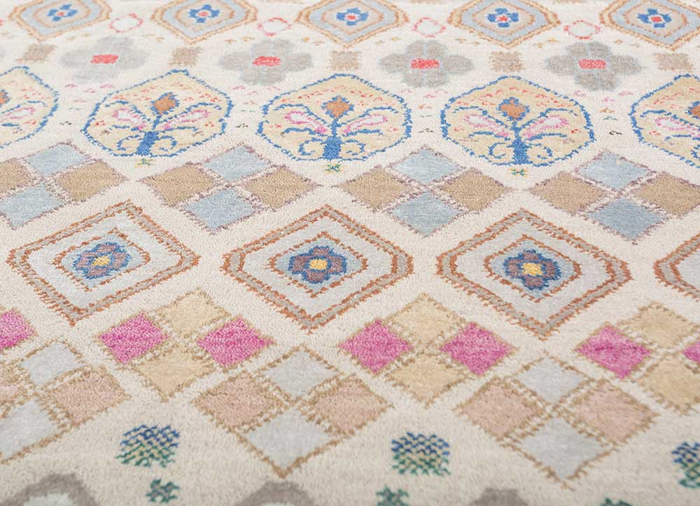 manchaha ivory wool and bamboo silk hand knotted Rug - CloseUp manchaha ivory wool and bamboo silk hand knotted Rug - CloseUp