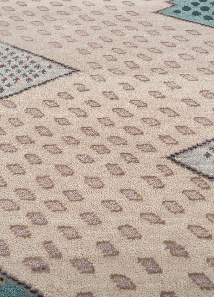 manchaha ivory wool and bamboo silk hand knotted Rug - CloseUp