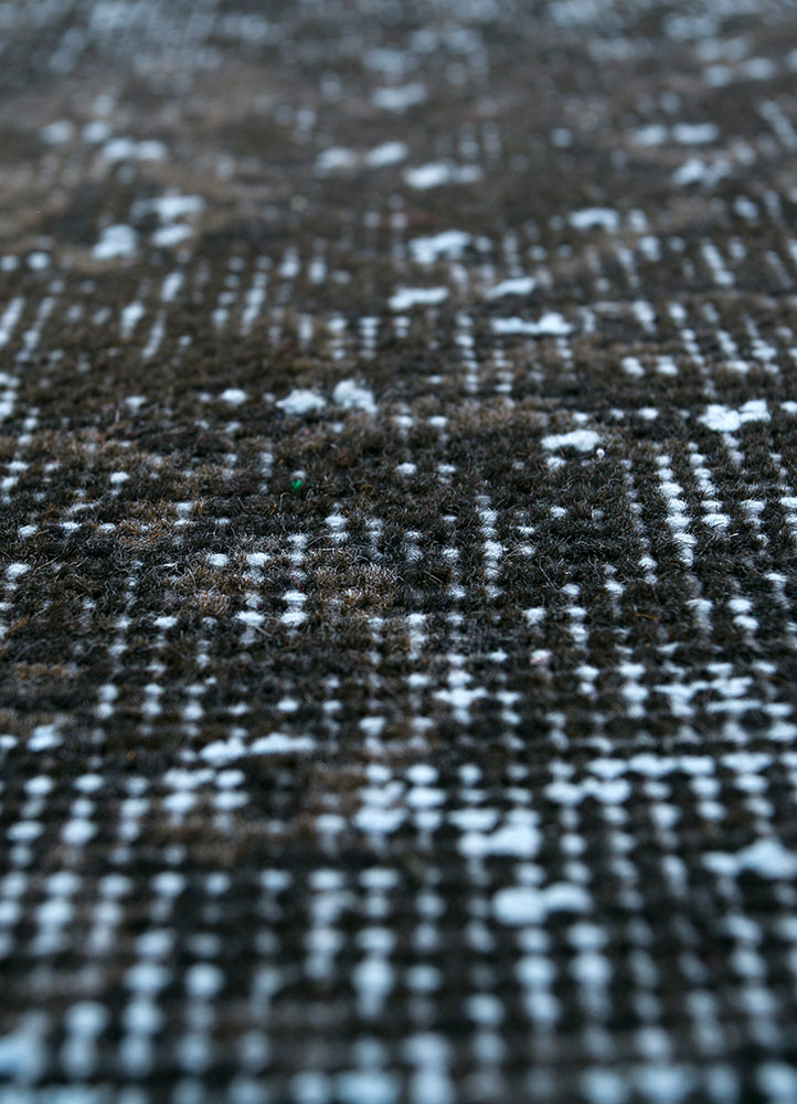 lacuna grey and black wool hand knotted Rug - CloseUp