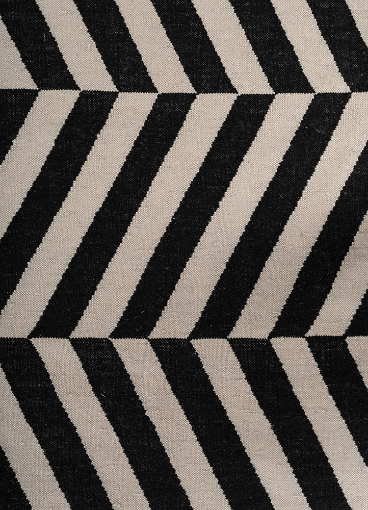 indusbar ivory wool flat weaves Rug - CloseUp