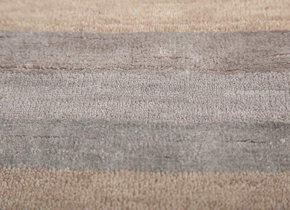 aprezo grey and black wool and bamboo silk hand knotted Rug - CloseUp