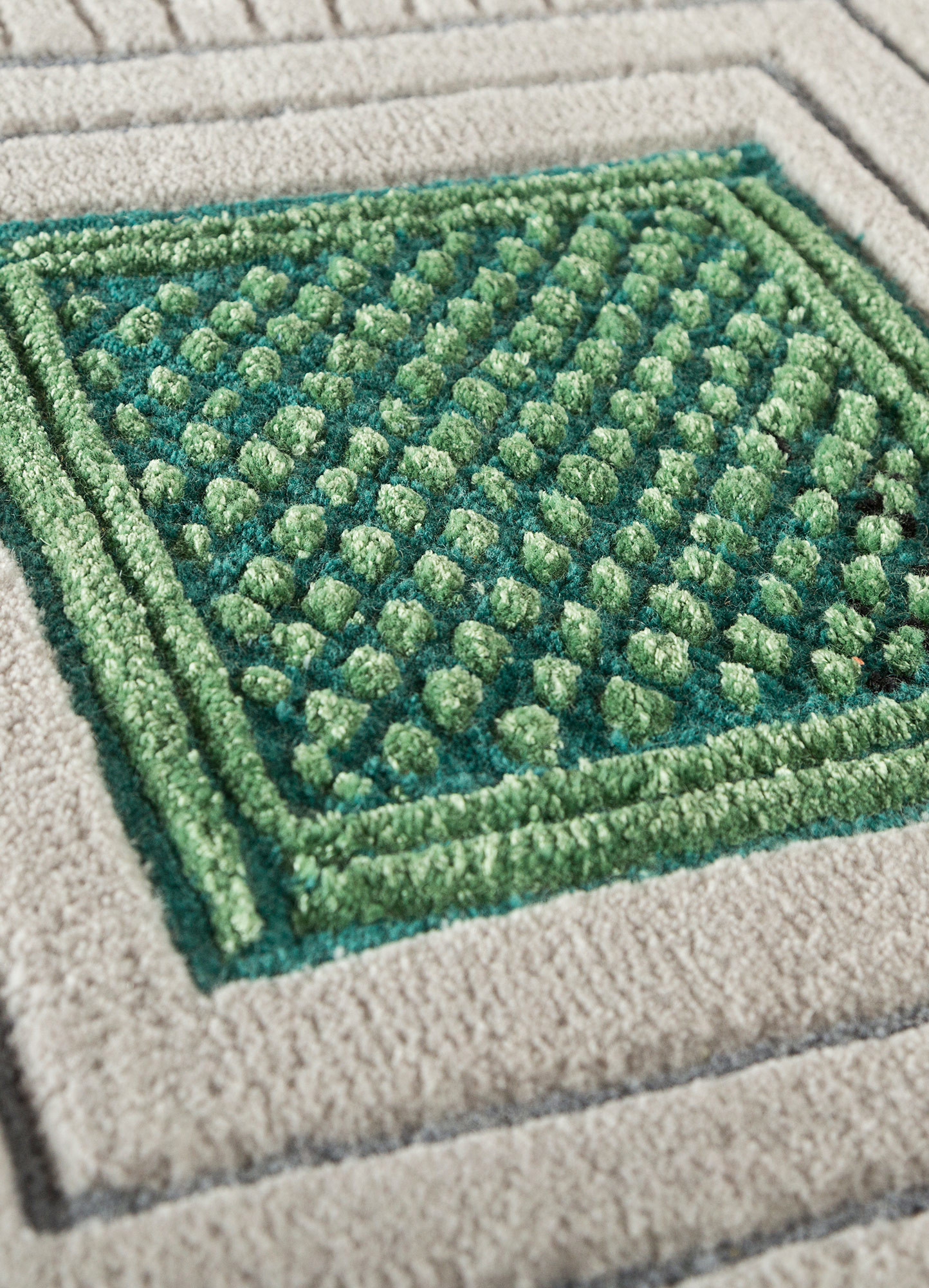 Jaipur Wunderkammer Red and Orange Hand Tufted Wool and Viscose Rugs