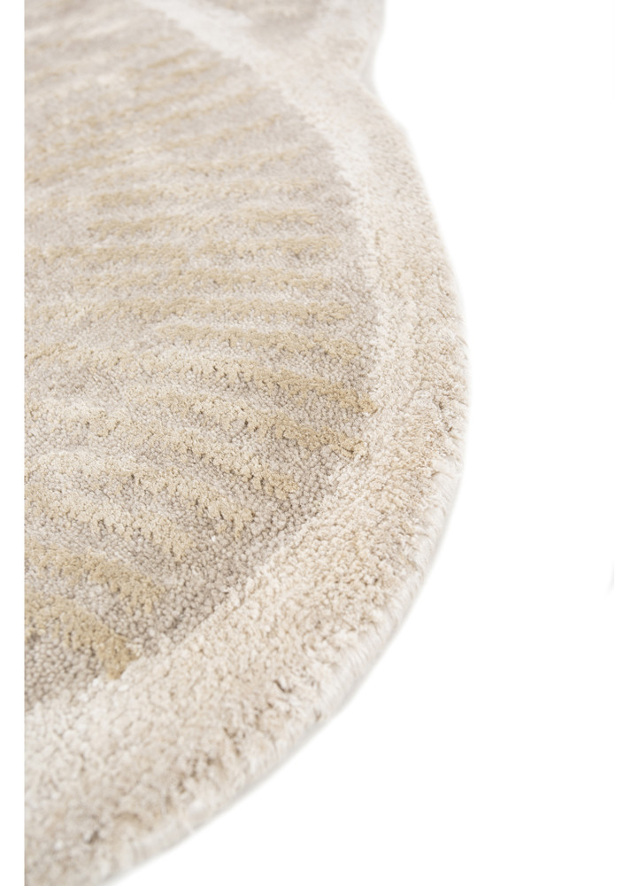 aprezo ivory wool and silk hand knotted Rug - Corner