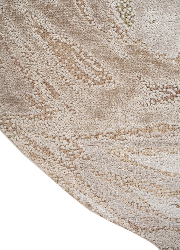 aprezo ivory wool and bamboo silk hand knotted Rug - Corner