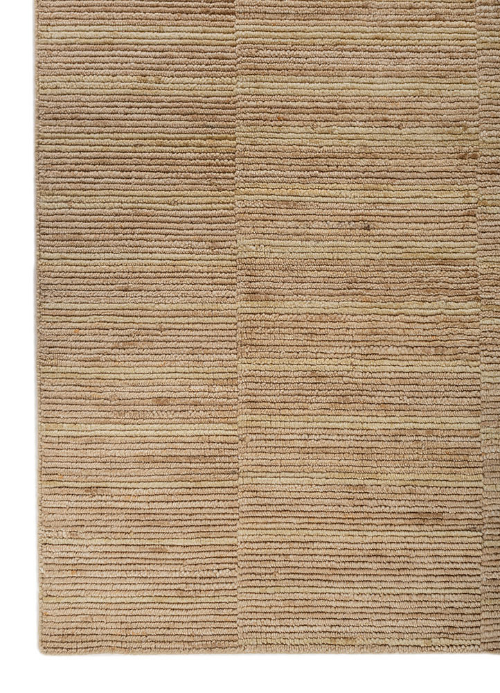 saga gold wool hand loom Rug - Corner