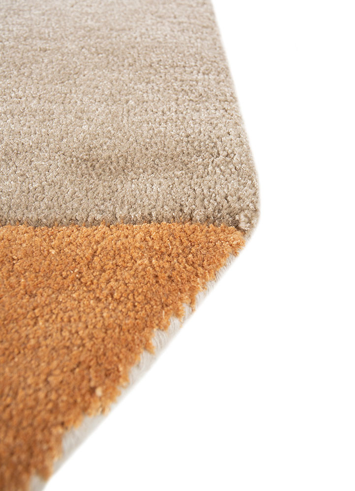 come around ivory wool and viscose hand tufted Rug - Corner