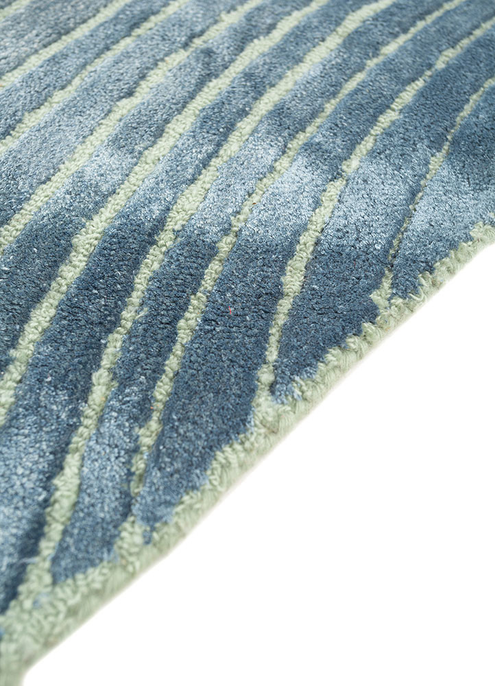 lucid blue wool and viscose hand tufted Rug - Corner