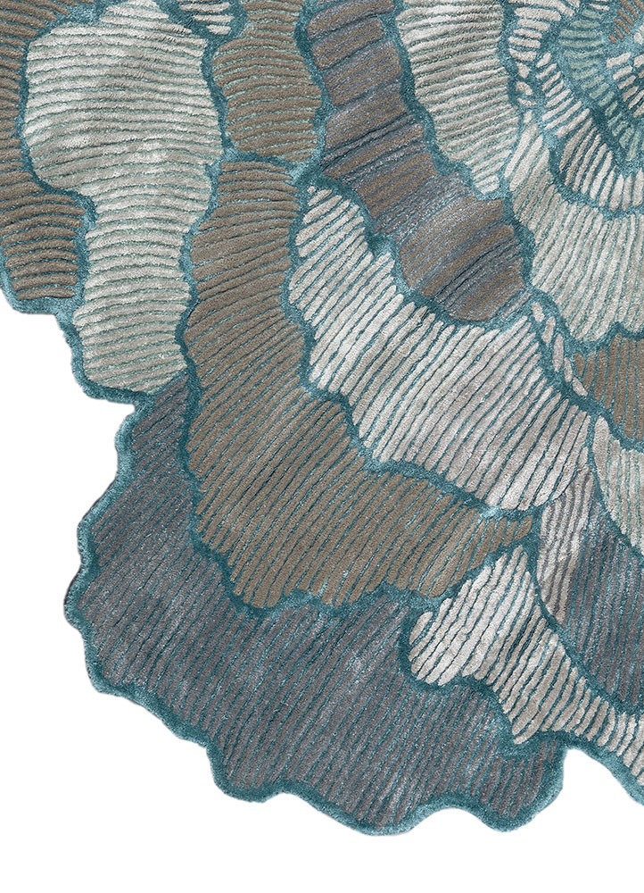 aurelia blue wool and viscose hand tufted Rug - Corner