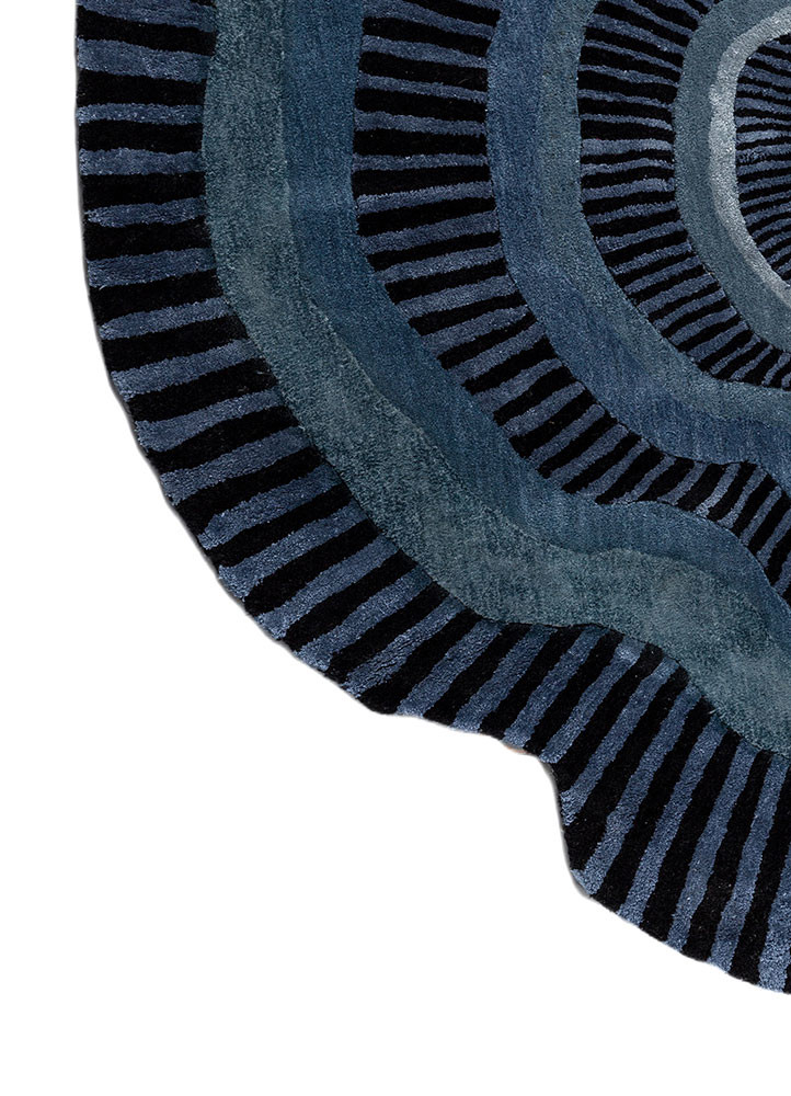 adrift grey and black wool and viscose hand tufted Rug - Corner adrift grey and black wool and viscose hand tufted Rug - Corner