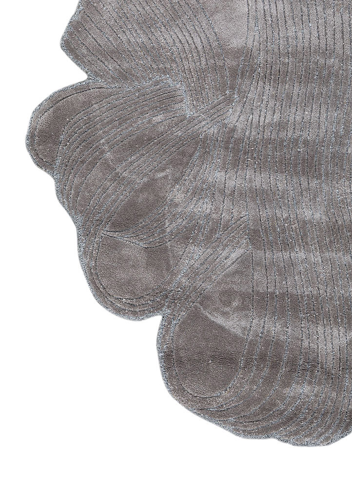 infini grey and black viscose hand tufted Rug - Corner