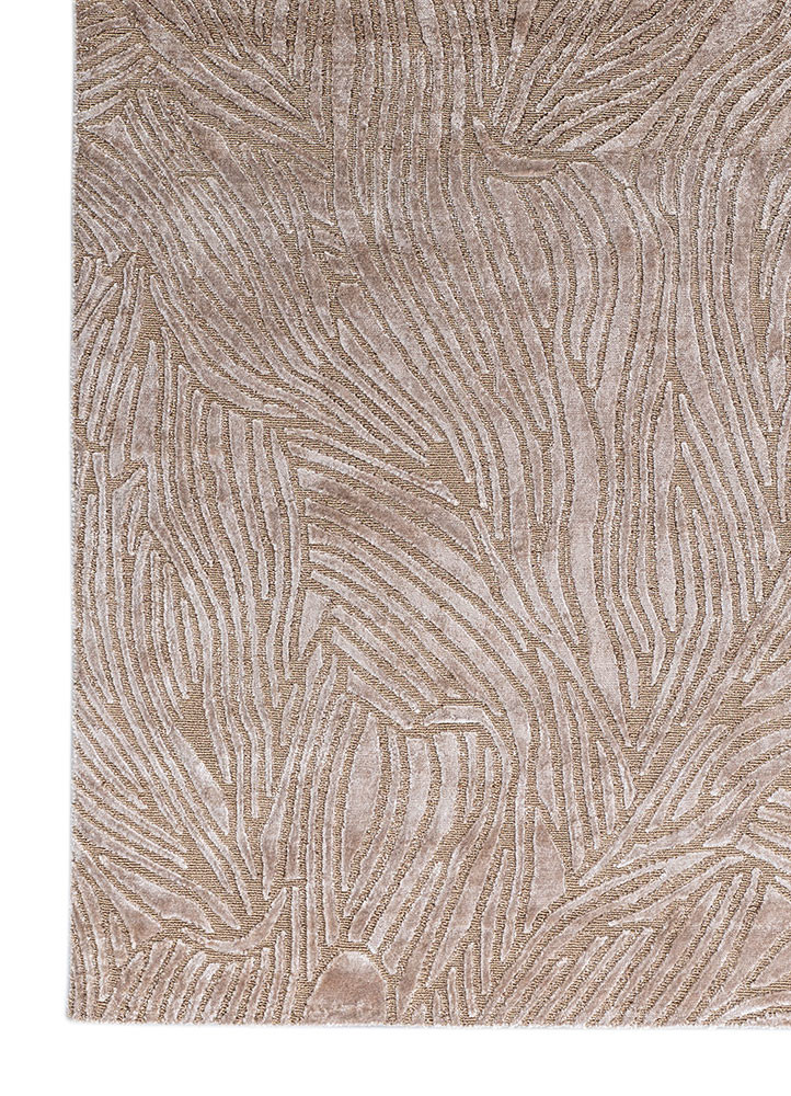 aprezo ivory bamboo silk and zari hand knotted Rug - Corner