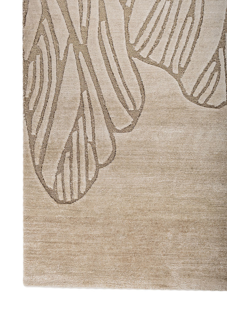 azalea ivory tencil and zari hand knotted Rug - Corner