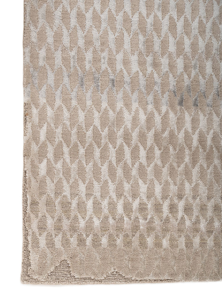 edge and essence ivory wool and bamboo silk hand knotted Rug - Corner edge and essence ivory wool and bamboo silk hand knotted Rug - Corner