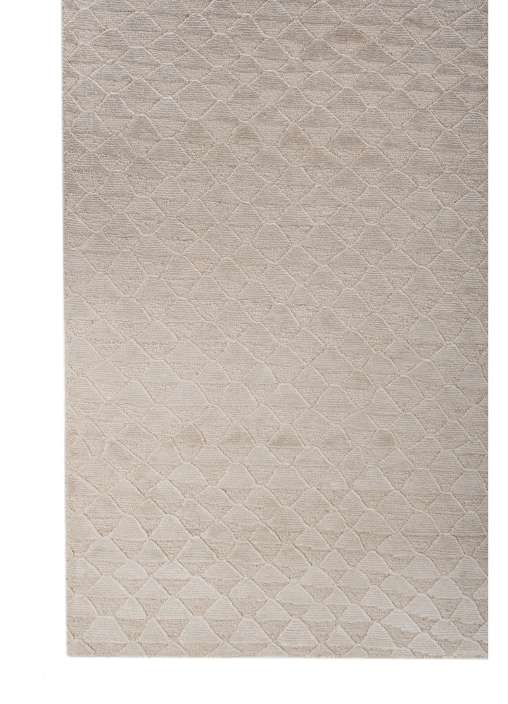 aprezo ivory wool and bamboo silk hand knotted Rug - Corner