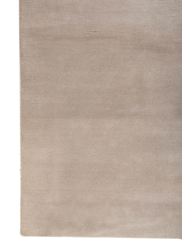 sthir ivory wool hand knotted Rug - Corner