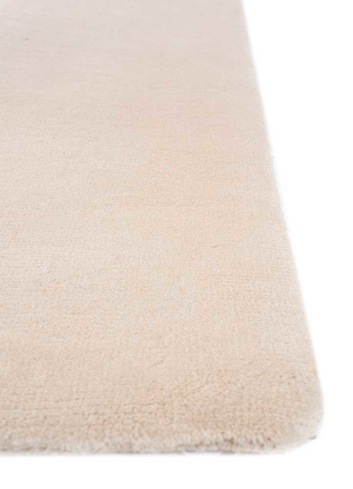 sthir ivory wool hand knotted Rug - Corner