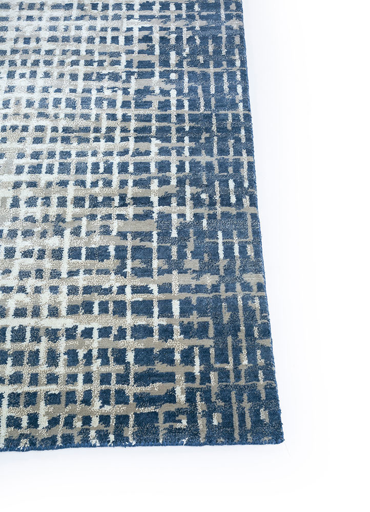 uvenuti blue wool and silk hand knotted Rug - Corner