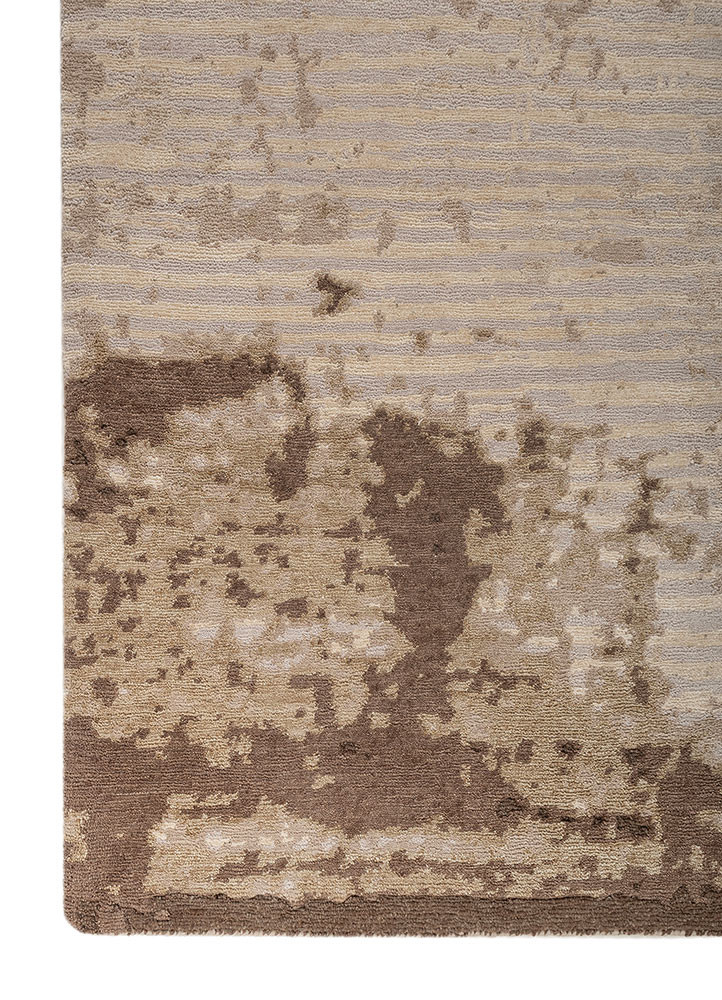 aprezo ivory wool and silk hand knotted Rug - Corner