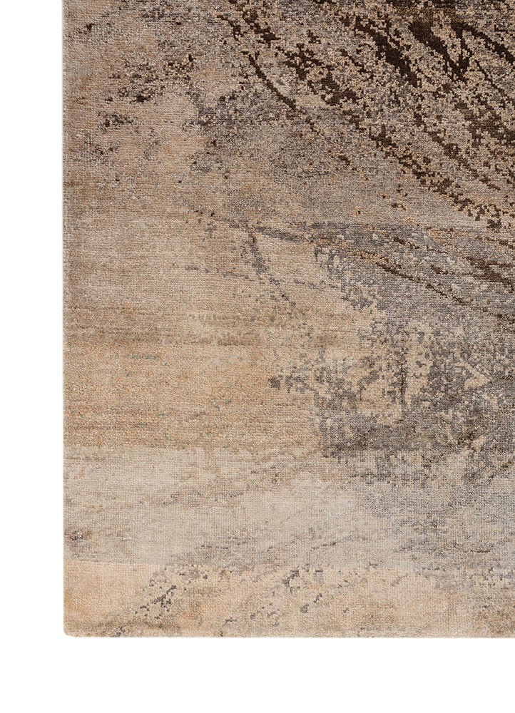 gulmarg ivory silk hand knotted Rug - Corner