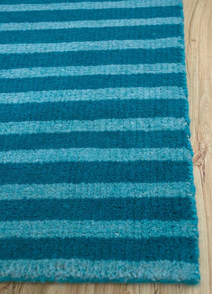 clan blue wool hand knotted Rug - Corner