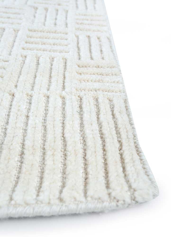 hula ivory wool hand knotted Rug - Corner