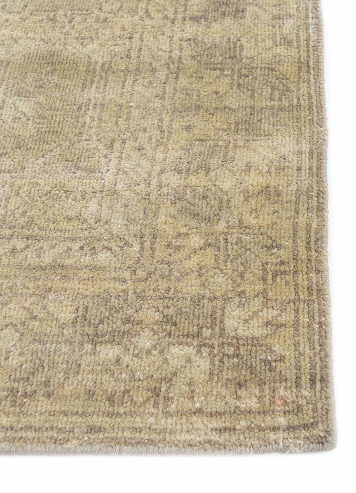 erbe green wool hand knotted Rug - Corner