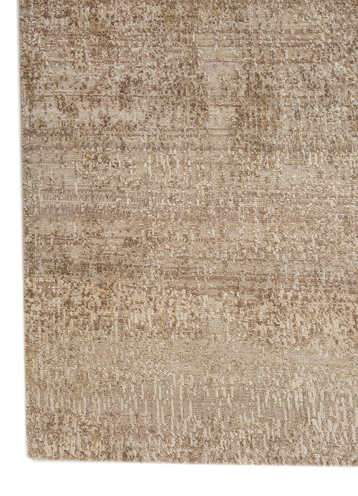 aprezo gold wool and silk hand knotted Rug - Corner