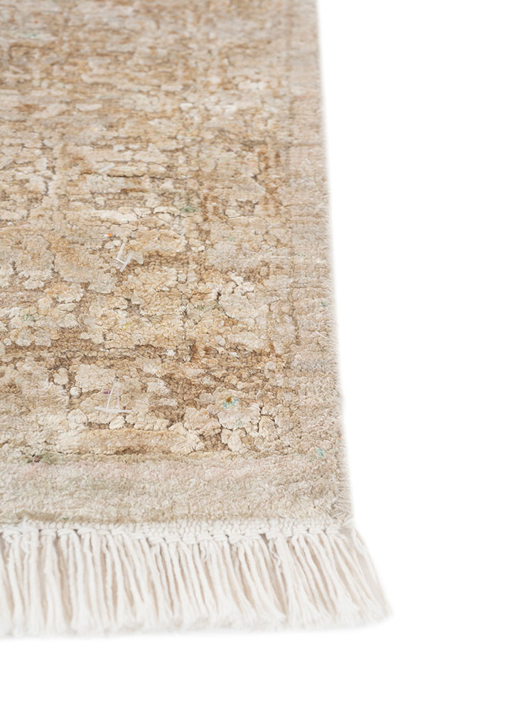 far east ivory wool and silk hand knotted Rug - Corner