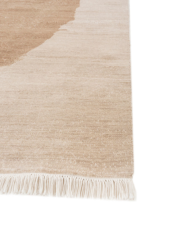 aprezo ivory wool and silk hand knotted Rug - Corner