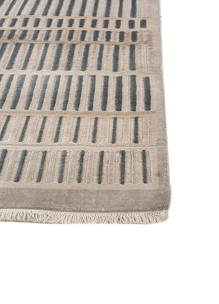 entropy ivory wool and silk hand knotted Rug - Corner