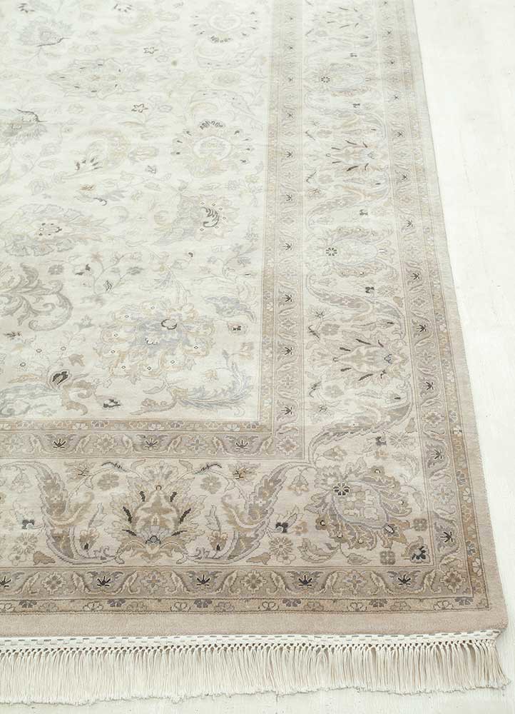 gulmarg ivory silk hand knotted Rug - Corner