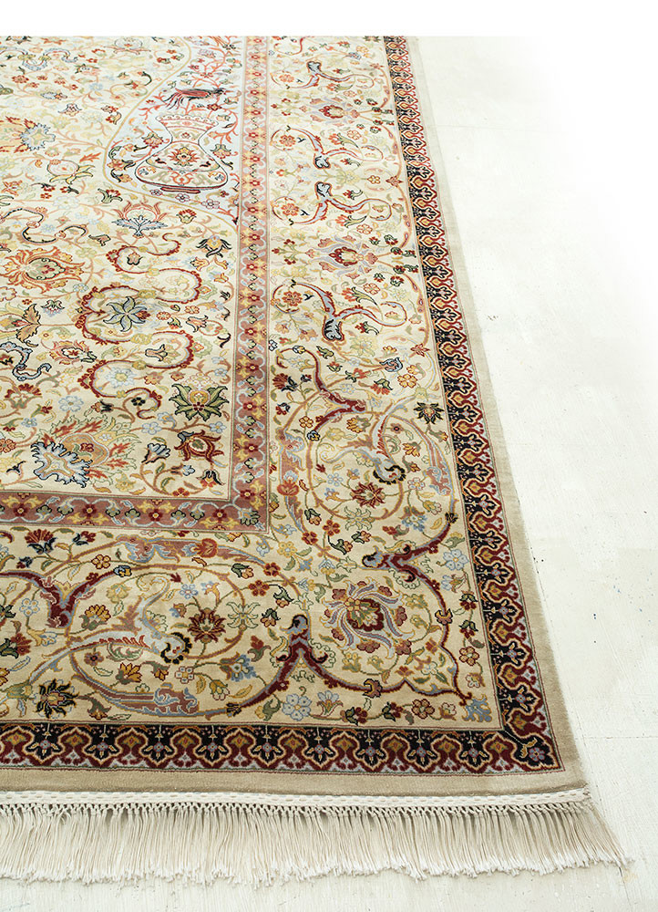 gulmarg ivory silk hand knotted Rug - Corner