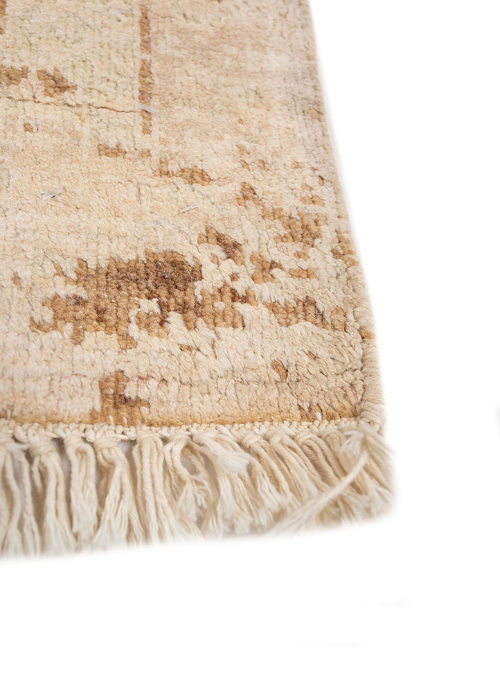 far east ivory wool and silk hand knotted Rug - Corner far east ivory wool and silk hand knotted Rug - Corner