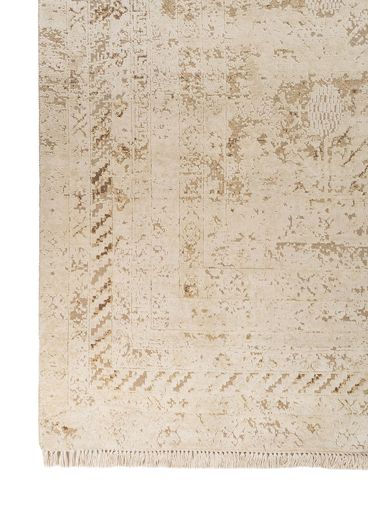 far east ivory wool and silk hand knotted Rug - Corner