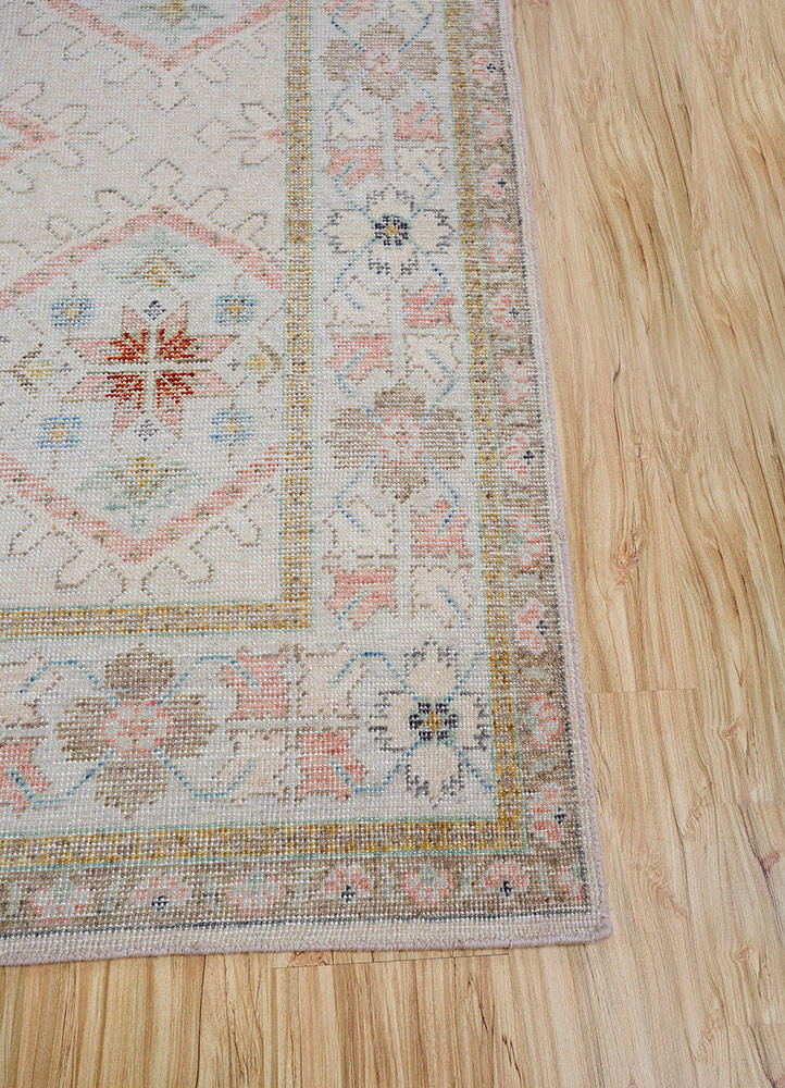 erbe ivory wool hand knotted Rug - Corner