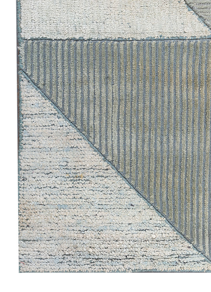 aprezo ivory wool and bamboo silk hand loom Rug - Corner