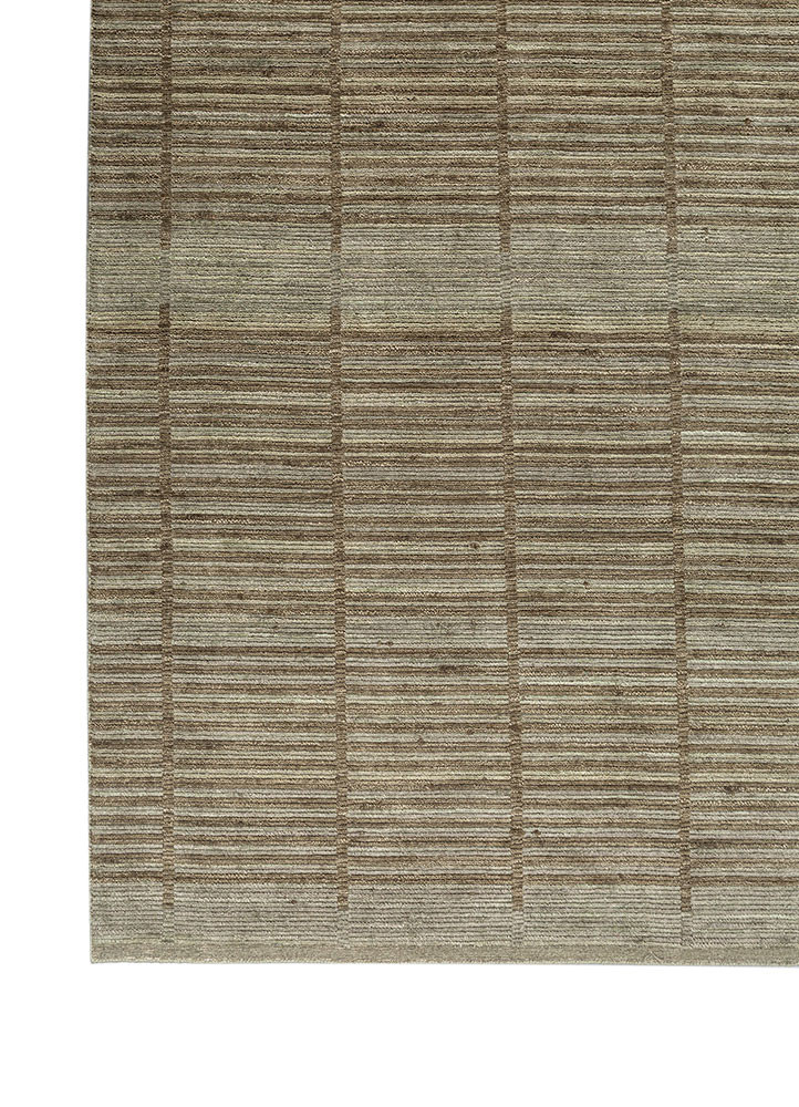 saga green wool hand loom Rug - Corner