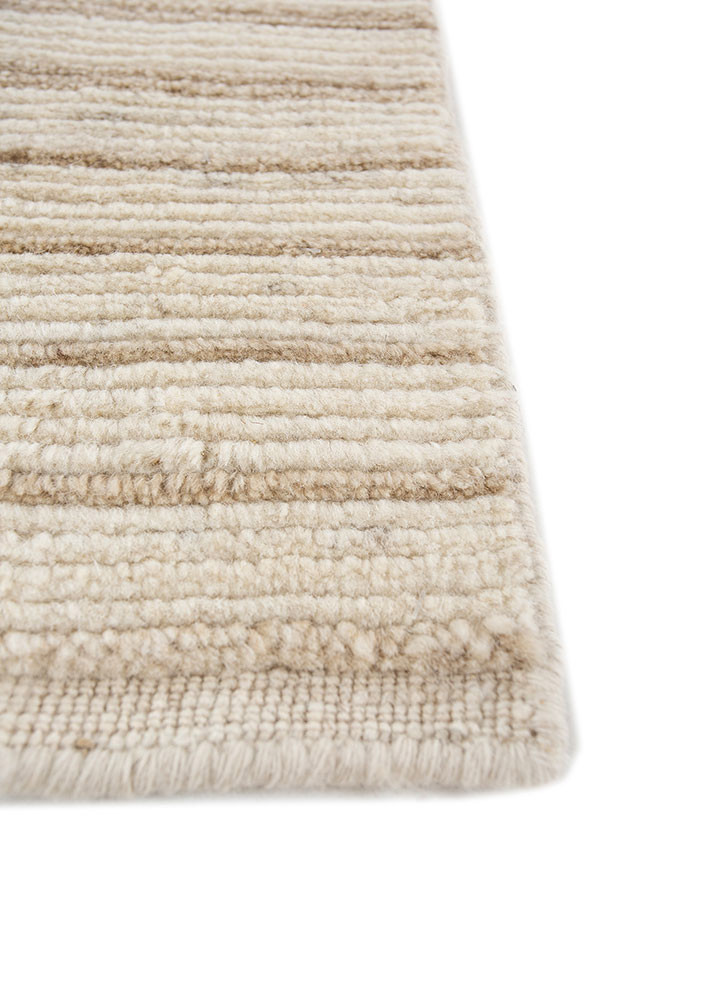 saga ivory wool hand loom Rug - Corner