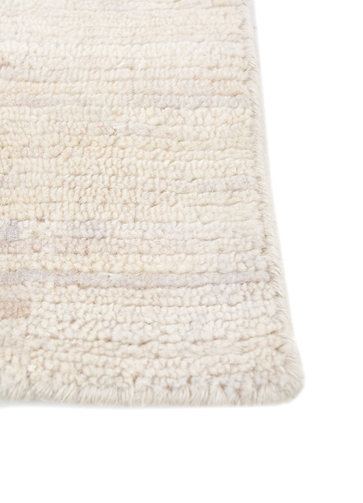 saga ivory wool hand loom Rug - Corner