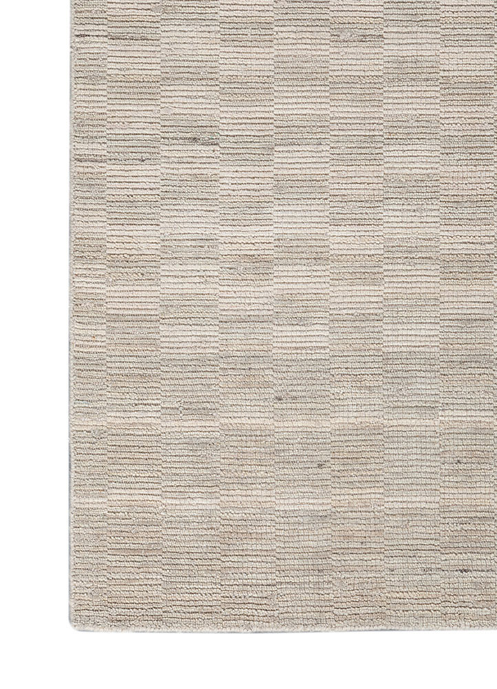saga ivory wool hand loom Rug - Corner
