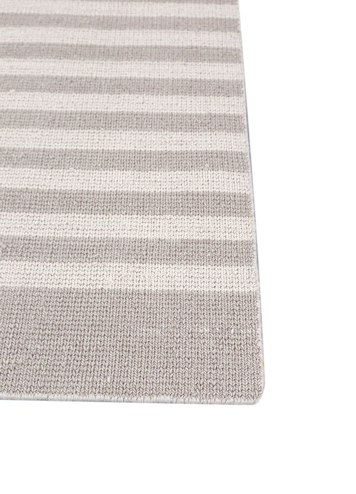 saga grey and black wool hand loom Rug - Corner