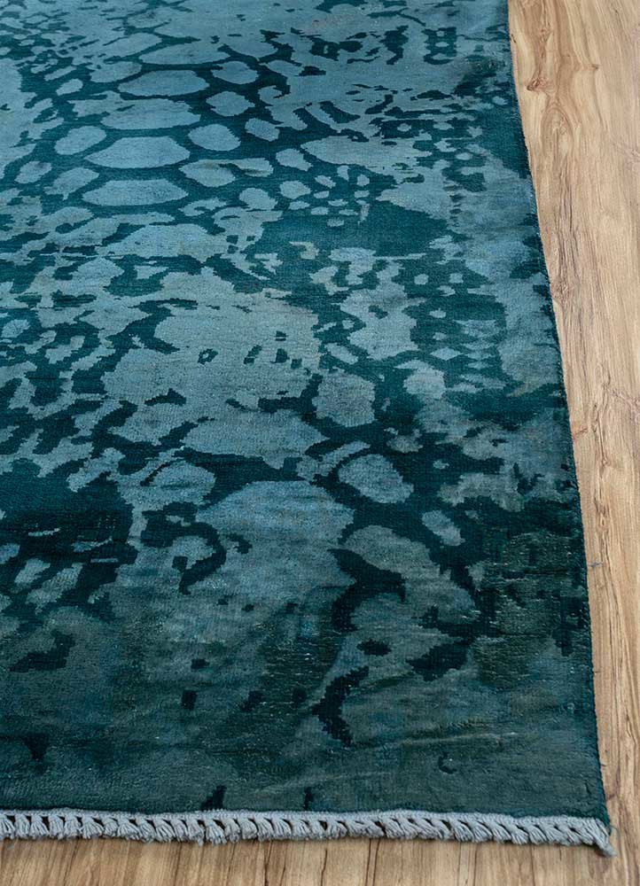 pansy blue wool and bamboo silk hand knotted Rug - Corner