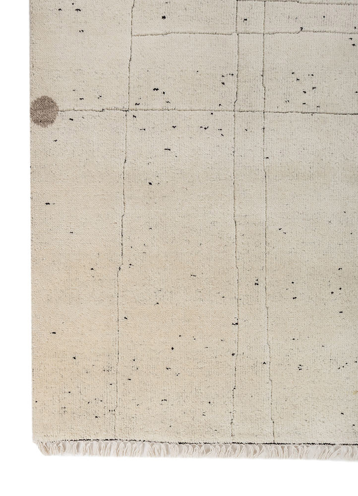 zuri ivory wool hand knotted Rug - Corner